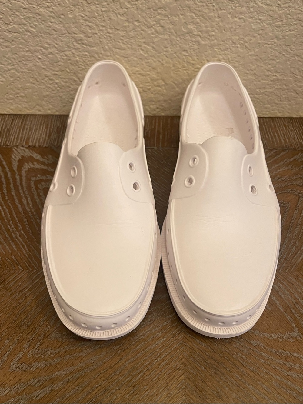 Native Shoes Classic White Slip-On Loafers size 8‎ womens
